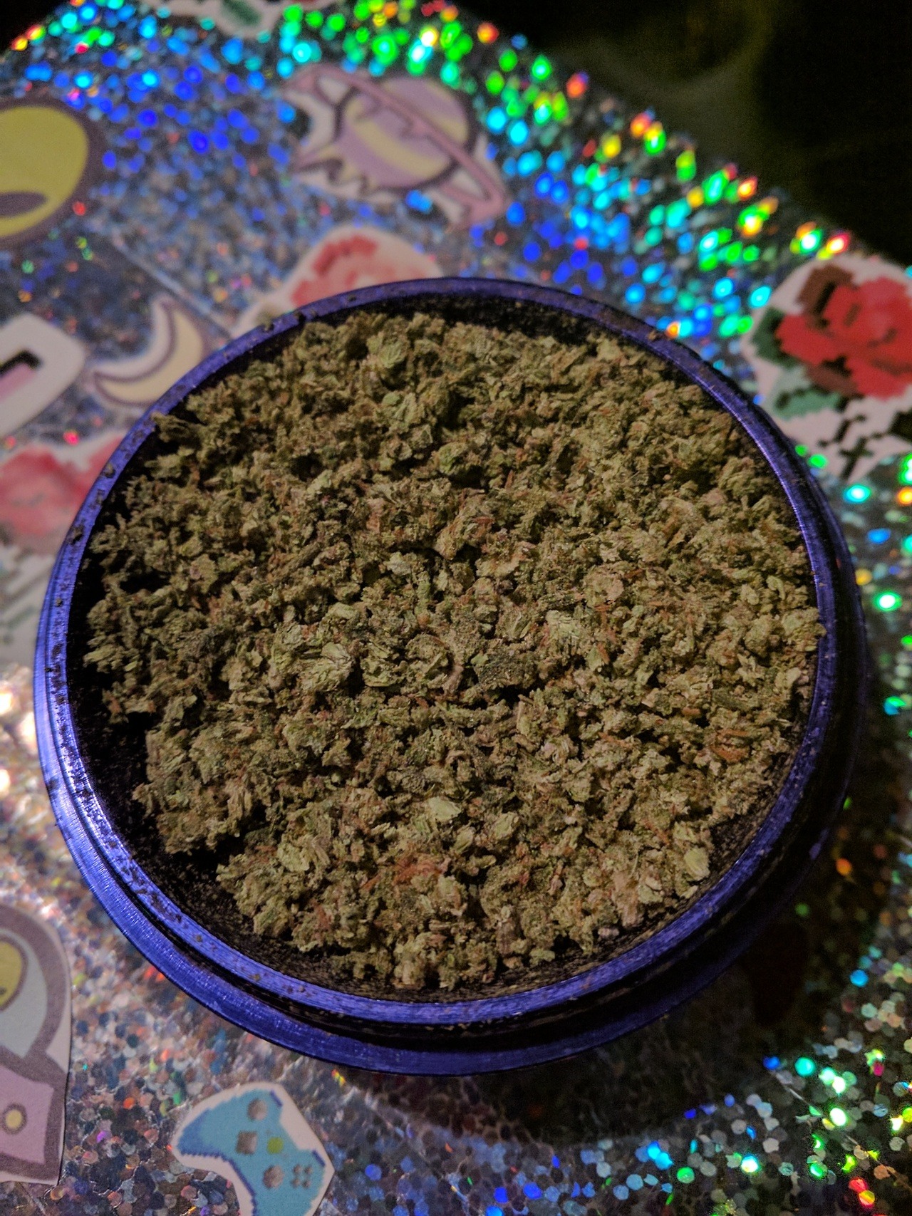 glittangrease:  platinum og on holo🌈👽