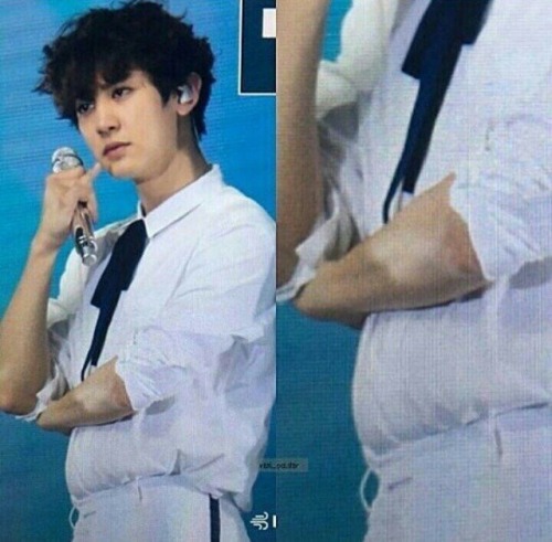 Chanyeol’s tummy update: Still there and full of exol’s pride