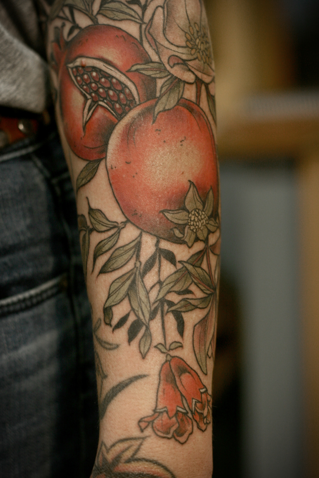 kirstenmakestattoos:Pomegranates, little pomegranate flowers and hellebore for Katina.