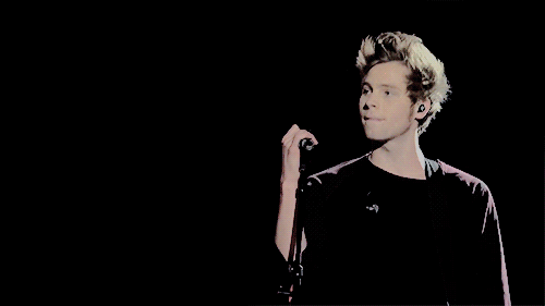 5 SECONDS OF SUMMER