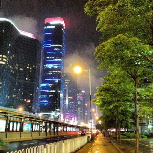 angieyip:  Like the fresh air after the rain~ #raining #weather #guangzhou #china #city #nightview  (at 太古汇 | TaiKoo Hui)