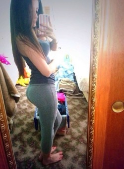 only-girls-in-yoga-pants:  Check out this