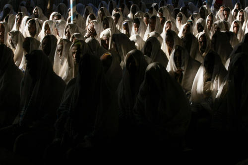 ofskfe: Ethiopian Jewish women (top image) and men (bottom image) praying in a synagogue in Gondar, 