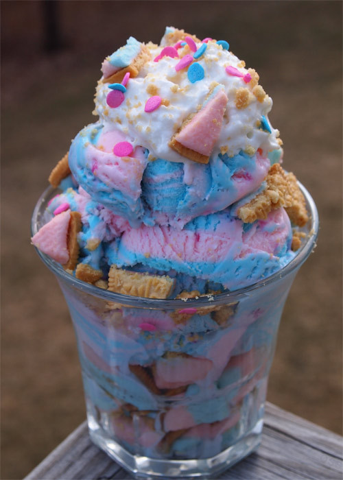 breakfastsundae:The Cotton Candy Oreo SundaeCotton Candy Oreos are great…. and even better in cotton candy ice cream
