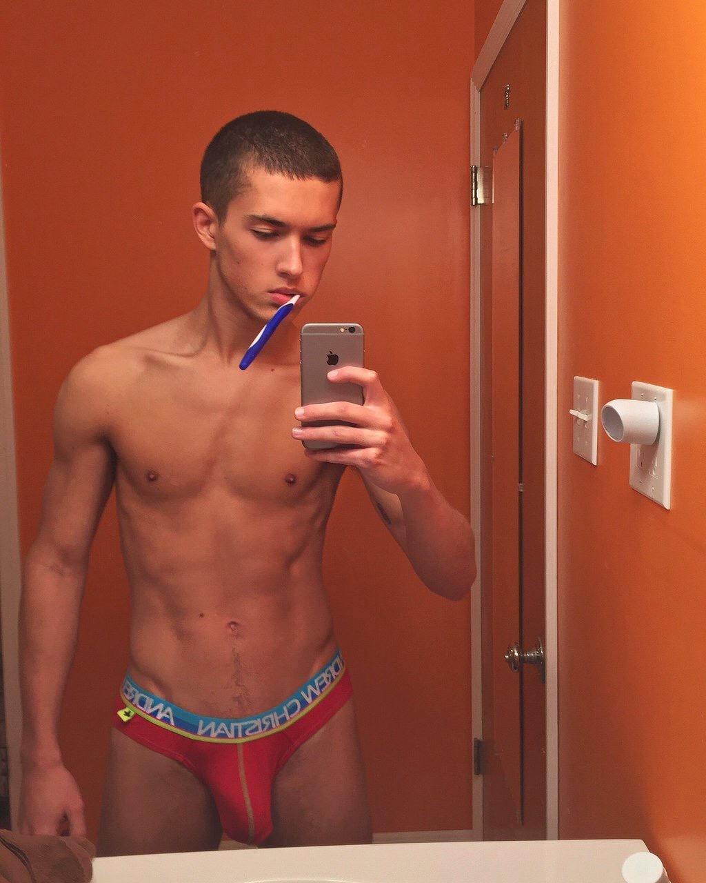 twinkyandhorny:.