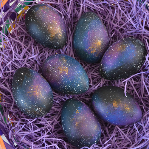 foodiebliss:Galaxy Easter Egg TutorialSource: Dream A Little Bigger