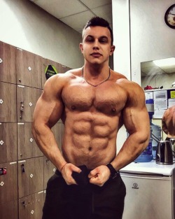 muscleryb:  Aleksandr Razumni compilationIG:   alex_body  