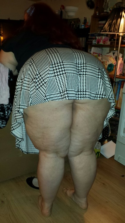 stacy42g:  bbwjuju:  Sorting out the washing  Wow!!!!