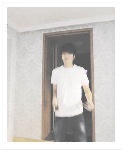 stayinmyheeart:  Myungsoo trying to kill us (ﾉ◕ヮ◕)ﾉ*:･ﾟ✧ 