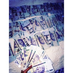 blvck-biatchh:  Arab money! 