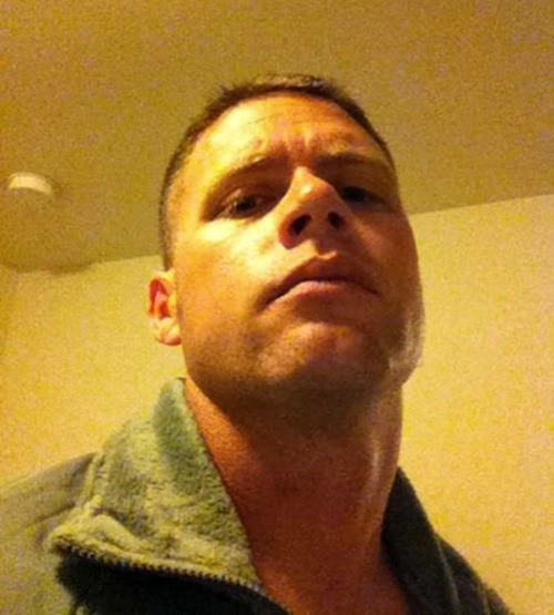 exclusivekiks:  Army guy 🔥🔥🔥💋💋  Follow me:  http://exclusivekiks.tumblr.com/