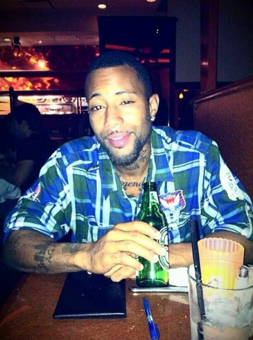 texaslove2013:  baitnbust:  Atl in the building…fellas this is for ya’ll (not straight)…..#Prettyassdick!!  Follow me: http://texaslove2013.tumblr.com