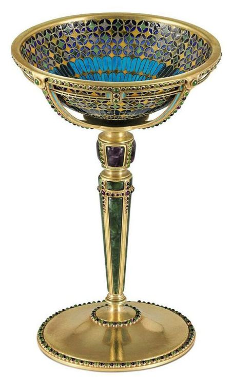  AN IMPORTANT GOLD, PLIQUE-A-JOUR ENAMEL, AND GEM-SET CUP DESIGNED BY LOUIS COMFORT TIFFANY MARK OF 