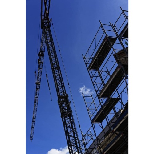 Crane and scaffolding to the sky . . . #Strasbourg #crane #grue #scaffolding #echafaudage #sky #blue