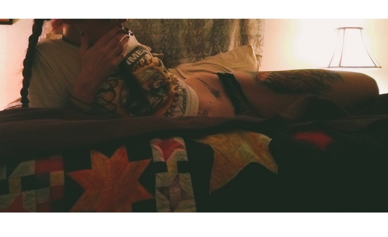 ladys-a-tramp:  Roll. Light. Smoke. Repeat.