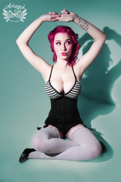 alternative-pinup:  Alternative Model Follow