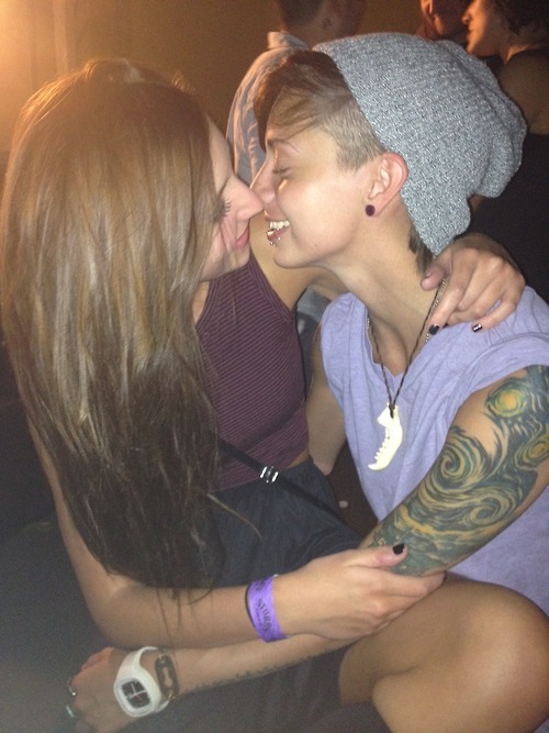 xoxoteira:  ✽ lesbians couples, +18 and photographs ✽ 