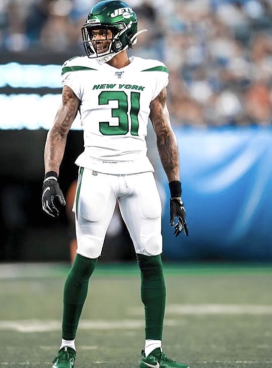 xemsays:xemsays:xemsays:xemsays:xemsays:xemsays:xemsays:xemsays:sexy New York Jets football star: DERRICK JONES 🍆 🏈 natural sex appeal 😈👅his sexy, slim self 😈🍆👅