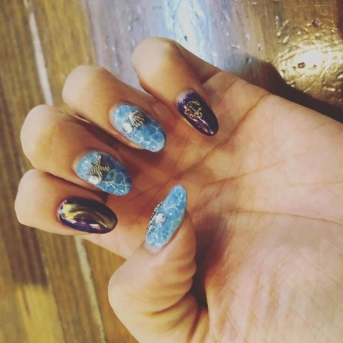 Day for repairing some of my nails. Dark blue and gold. Self jelnail is fun. #selfjel #selfnail #セルフ