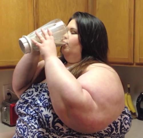 a-frank-admirer:  Good girls drink the weight gain shake without a hitch. https://www.bigcuties.com/steph/ 