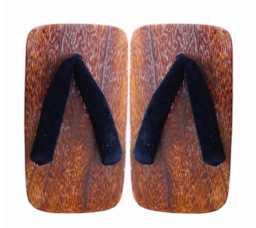下駄 - geta: traditional Japanese wooden raised footwear.