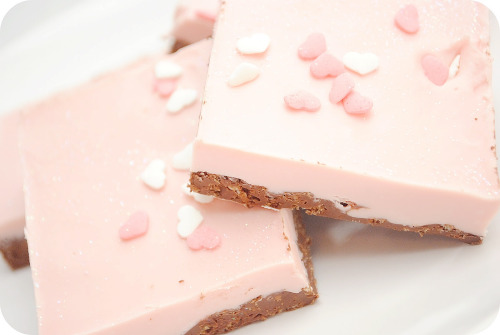 yue-tama:(Pink Chocolate Krispies Bark)