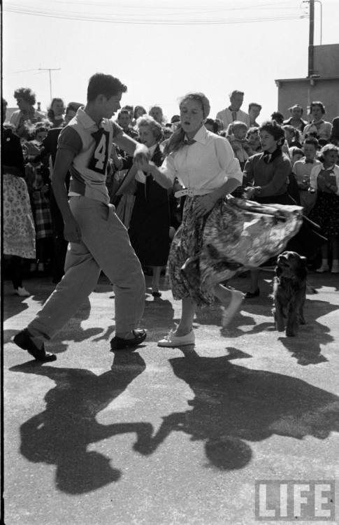 Dance contest in a parking lot(Loomis Dean. 1955?)