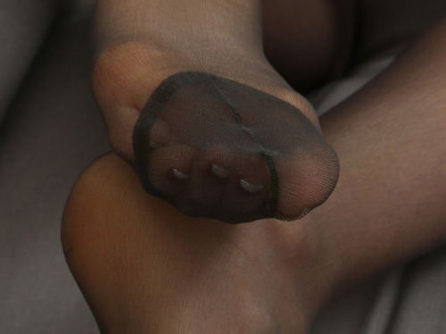 discreetdreams: Feet in black stockings