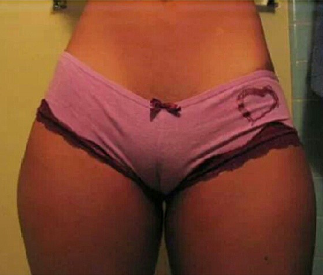 thycklikechocolate:  Definition of a Phatty Girl……  Camel toe
