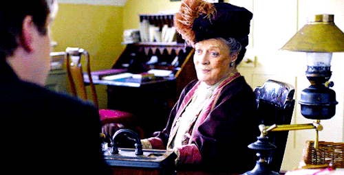 bogglebabbles: wheel-of-fish: rienerose: atdownton: Dowager Countess vs. chairs. Maggie Smith is a d