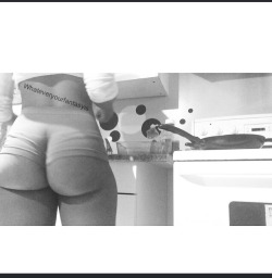 whateveryourfantasyis:  This is a video still shot of me cleaning the kitchen lol 