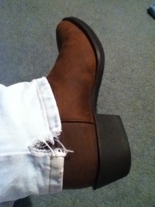 I love new boots. The feel of em, the smell of the leather and most of all how turned on I get when 