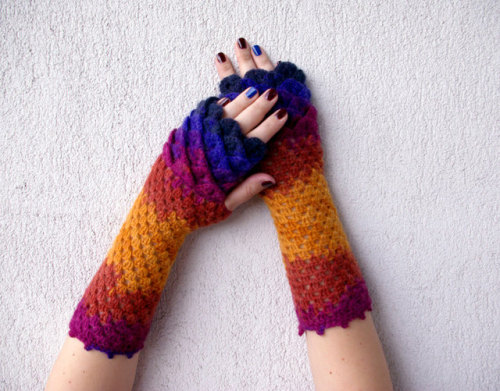 XXX sosuperawesome:  Dragon Scale Fingerless photo