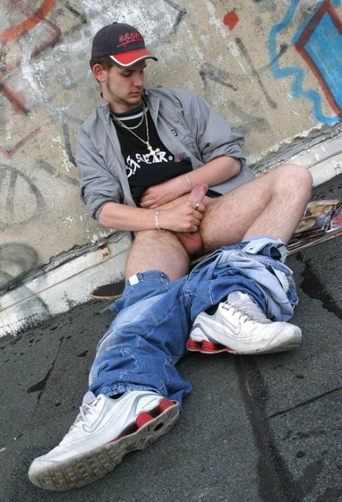 sneakers&socks