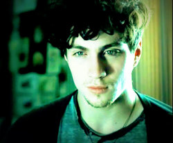 notcindi:  Aaron Johnson in Chatroom. (2010)