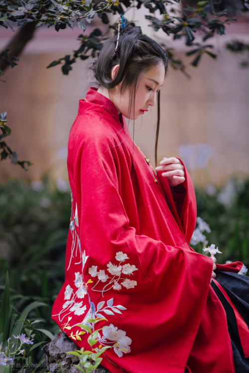 hanfugallery: Traditional Chinese clothing, hanfu. 悠然