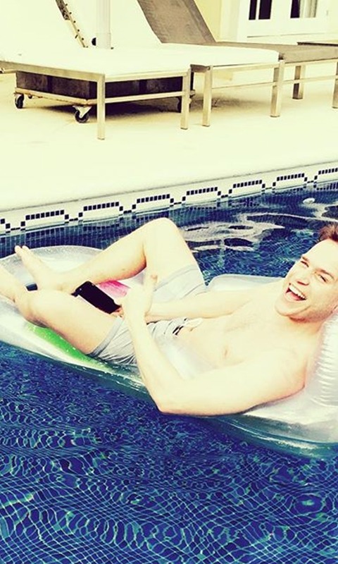 male-and-others-drugs:     Olly Murs in hot moments