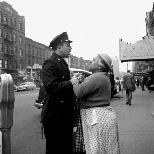  Vivian MaierArmenian woman fighting on East 86th Street, September, 1956, New York, NY 