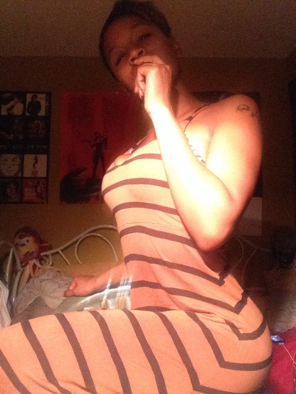 chellzisyeezus:  I really wish I wasn’t home right now 