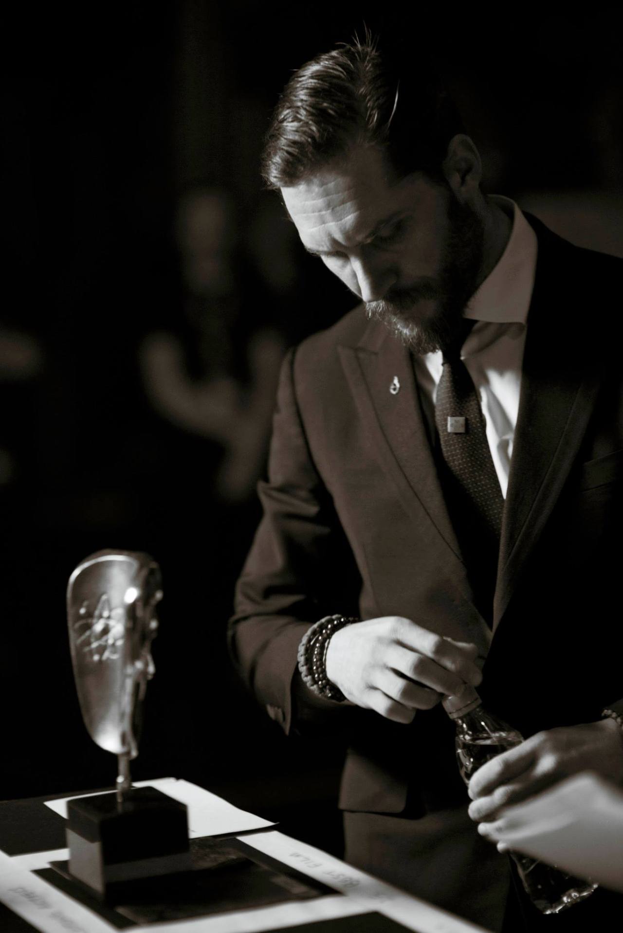 tomhardyvariations:  Two superlative photographs of Tom Hardy at the Baftas 2014