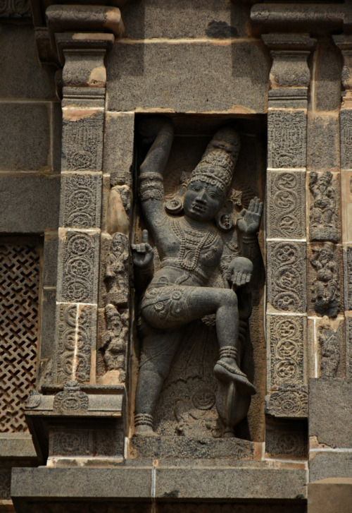 Dvarapalakas of the eastern gopuram, Brihadeeswara temple, Tanjore, Tamil Nadu, photo by  AMJSHOTS