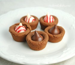 in-my-mouth:  Hershey Mint Kiss Cookie Cups