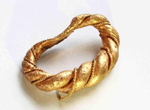 historyarchaeologyartefacts:Massive twisted gold Scandinavian Viking age ring, 95% purity, 32 grams.