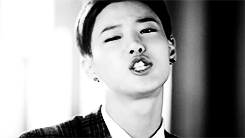 sungjooya:  i just want to scream, i’m falling in love ♡