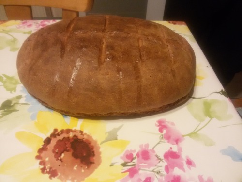 [B]aking [Br]eadYep, my girlfriend made some white bread today! While baking, the whole room smelled so absolutly awesome! I never expected that bread can smell SO good.Also, it tastes A LOT better than the bread we can buy here. Even the bread we get