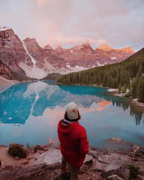 theadventurouslife4us:  Mornings at Moraine Lake  Keep reading