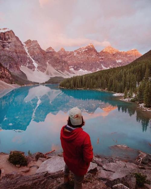 theadventurouslife4us: Mornings at Moraine Lake  Keep reading