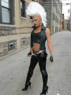 renielandstuff:  OMG GREATEST STORM COSPLAY SO FAR 