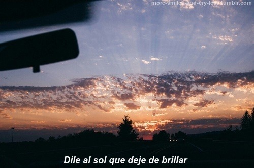 more-smiles-and-cry-less:  Dime que el amor es mentira, que es tan sólo algo que hacemos.
