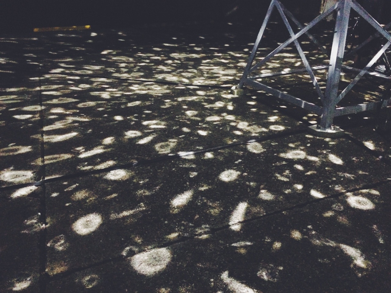 Mino Mawarii 眼鏡を外すと視界がぼやけるじゃない イヤホンを付けると音楽が聴こえるじゃない